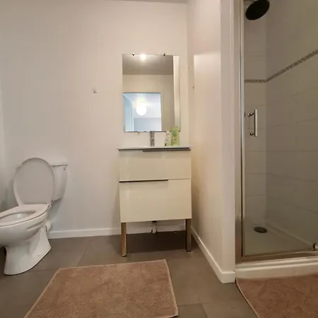 Apartment Cozy With Parking Near Caen Ifs
