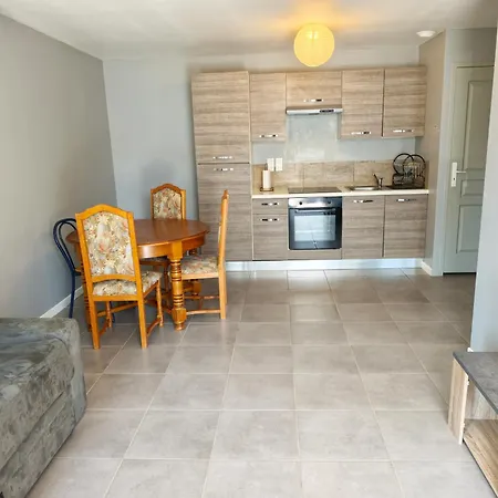 Apartment Cozy With Parking Near Caen